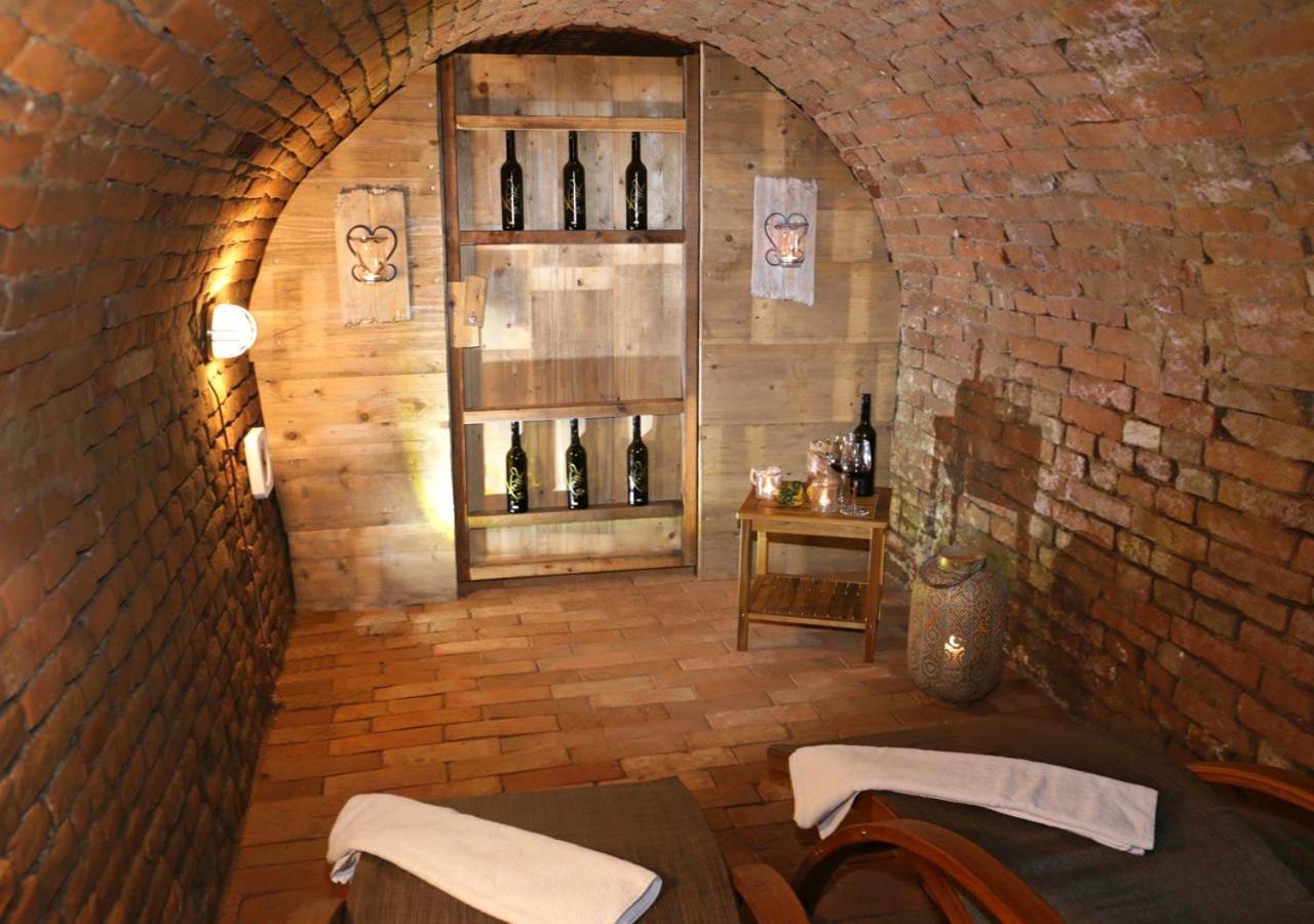 Winzerhof Kuessler - Weinviertel Hotell Stillfried Exteriör bild