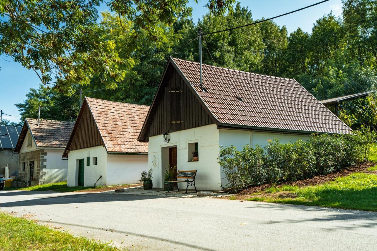Winzerhof Kuessler - Weinviertel Hotell Stillfried Exteriör bild