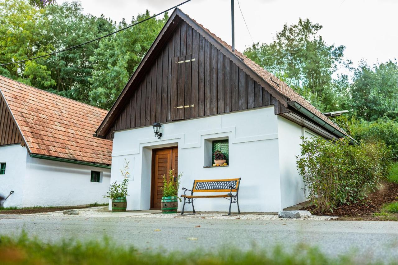 Winzerhof Kuessler - Weinviertel Hotell Stillfried Exteriör bild