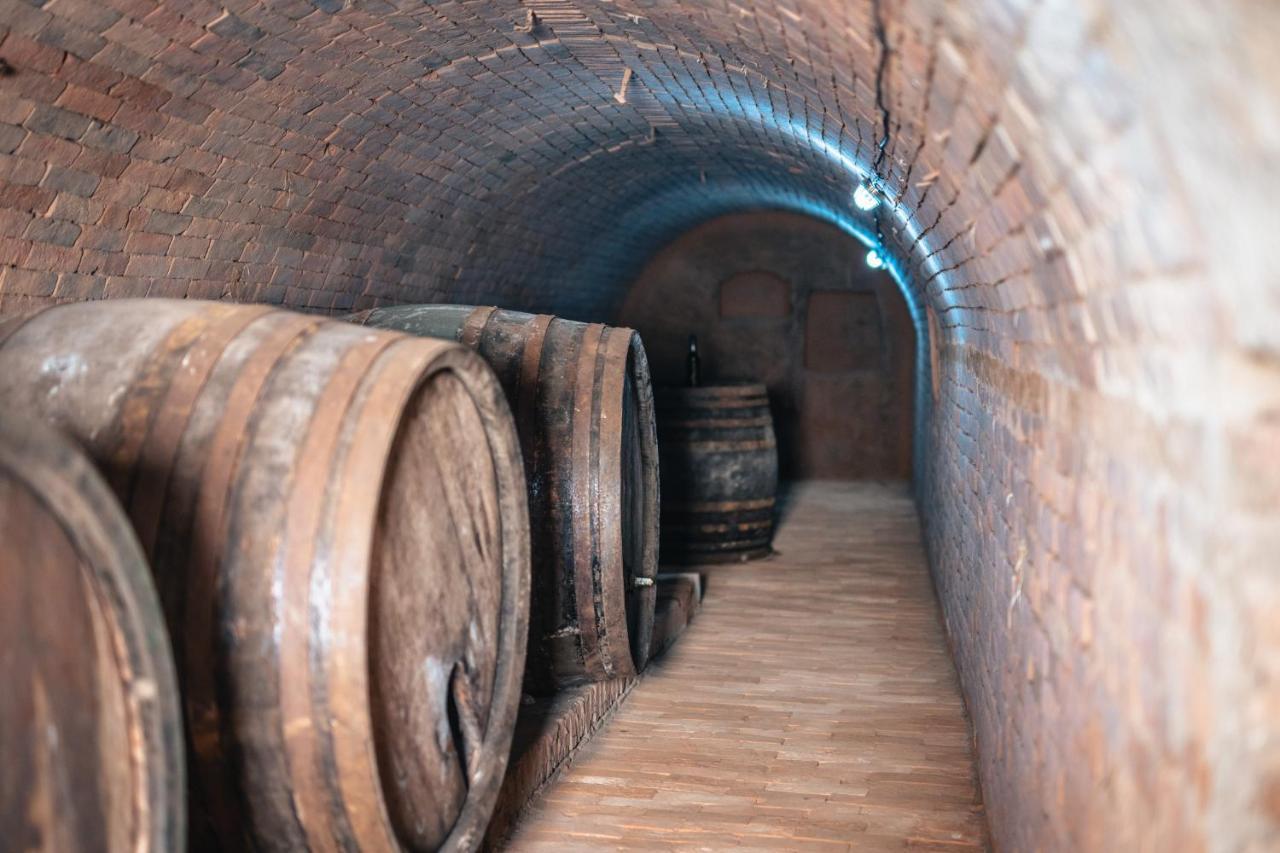Winzerhof Kuessler - Weinviertel Hotell Stillfried Exteriör bild