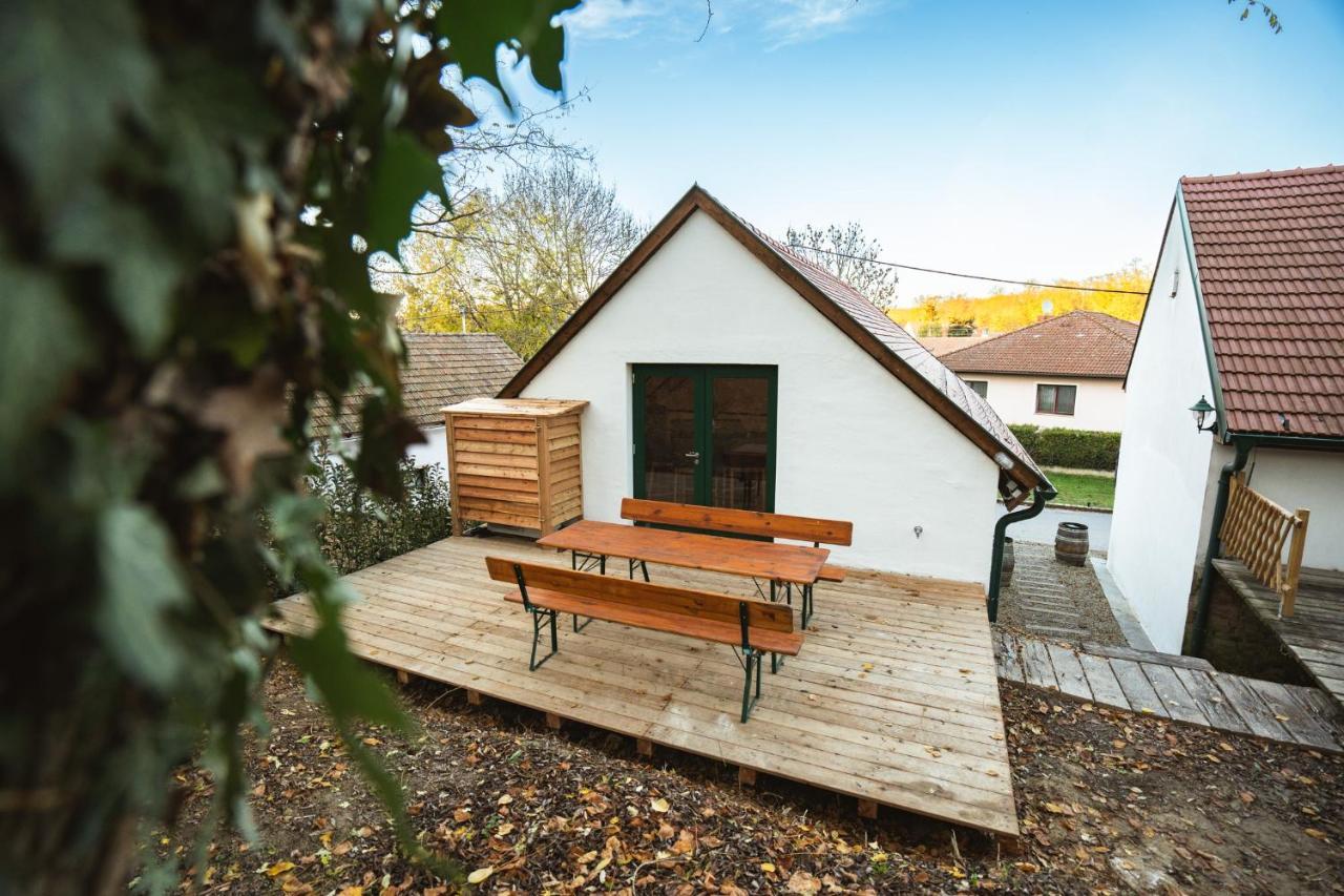 Winzerhof Kuessler - Weinviertel Hotell Stillfried Exteriör bild