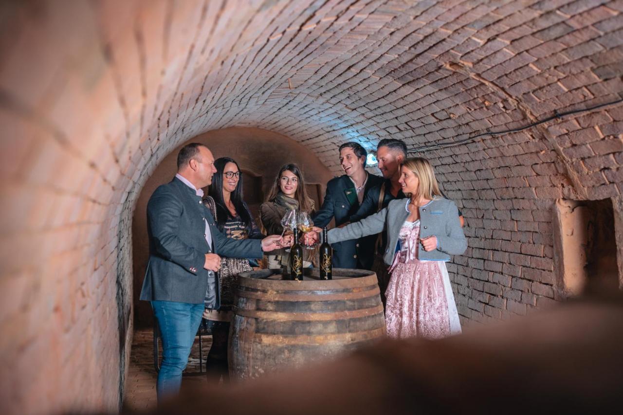 Winzerhof Kuessler - Weinviertel Hotell Stillfried Exteriör bild
