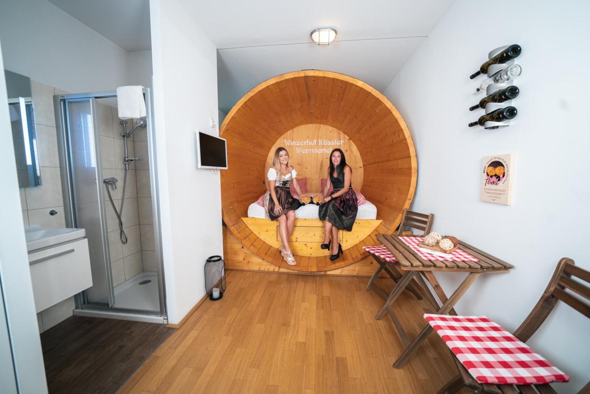 Winzerhof Kuessler - Weinviertel Hotell Stillfried Exteriör bild