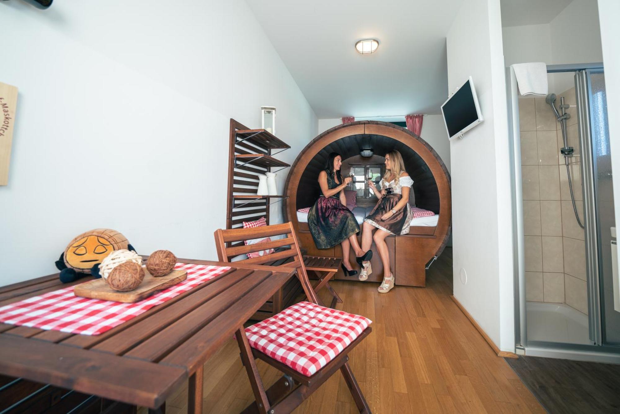 Winzerhof Kuessler - Weinviertel Hotell Stillfried Exteriör bild