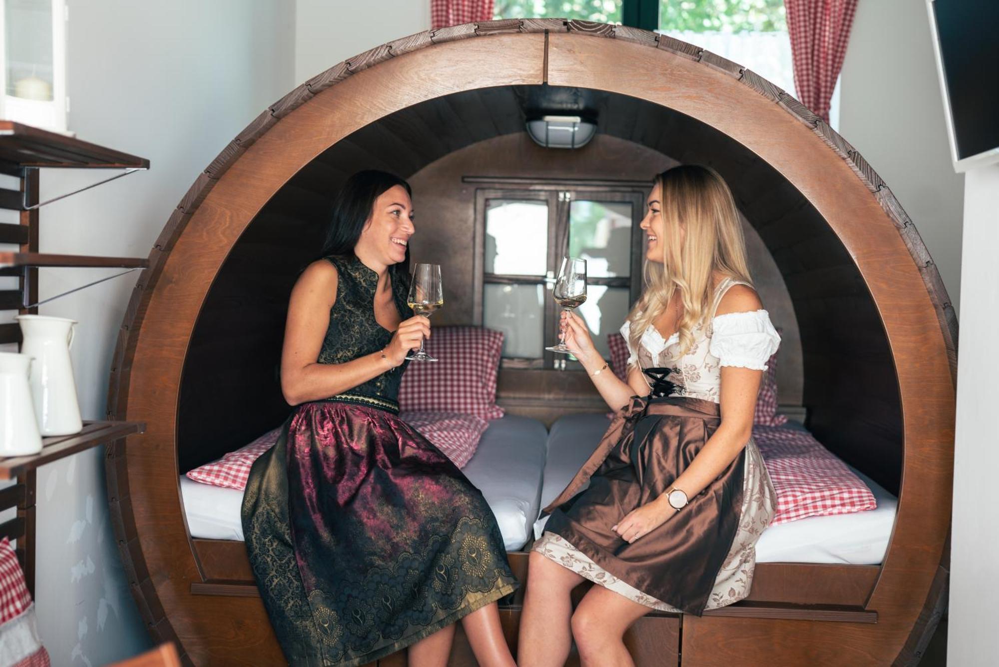 Winzerhof Kuessler - Weinviertel Hotell Stillfried Exteriör bild