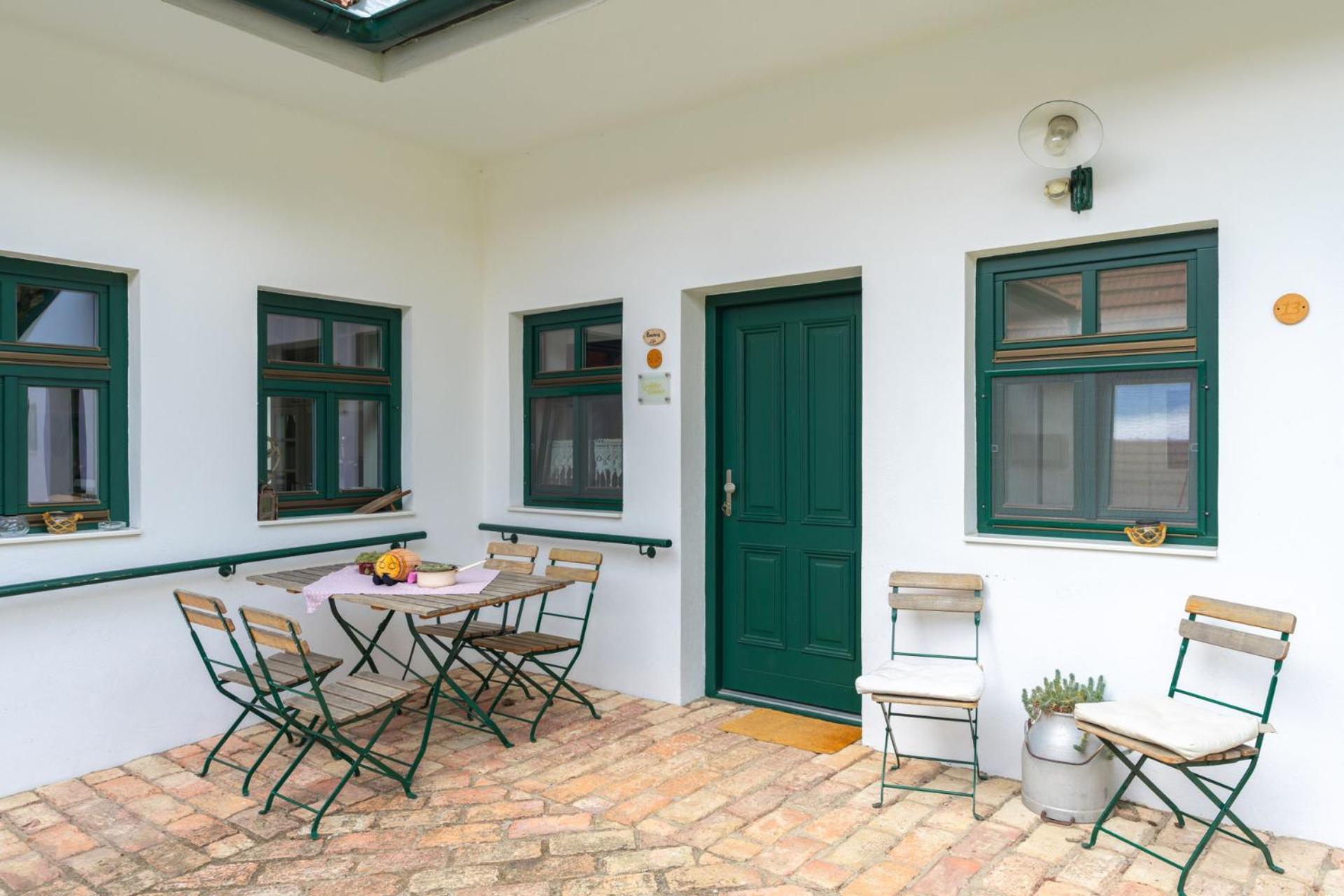 Winzerhof Kuessler - Weinviertel Hotell Stillfried Exteriör bild