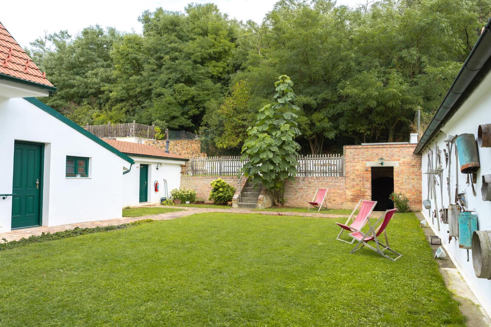 Winzerhof Kuessler - Weinviertel Hotell Stillfried Exteriör bild