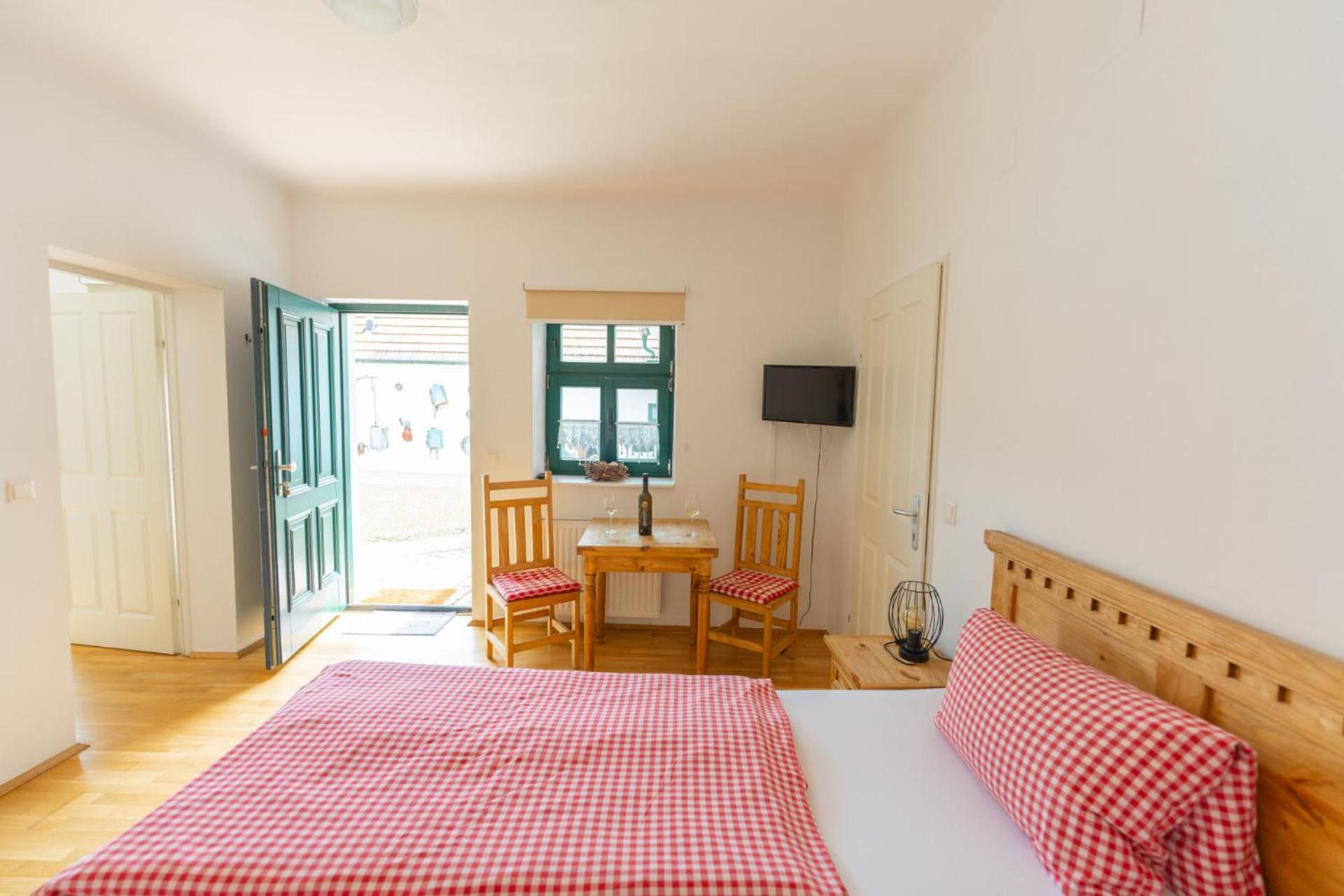 Winzerhof Kuessler - Weinviertel Hotell Stillfried Exteriör bild