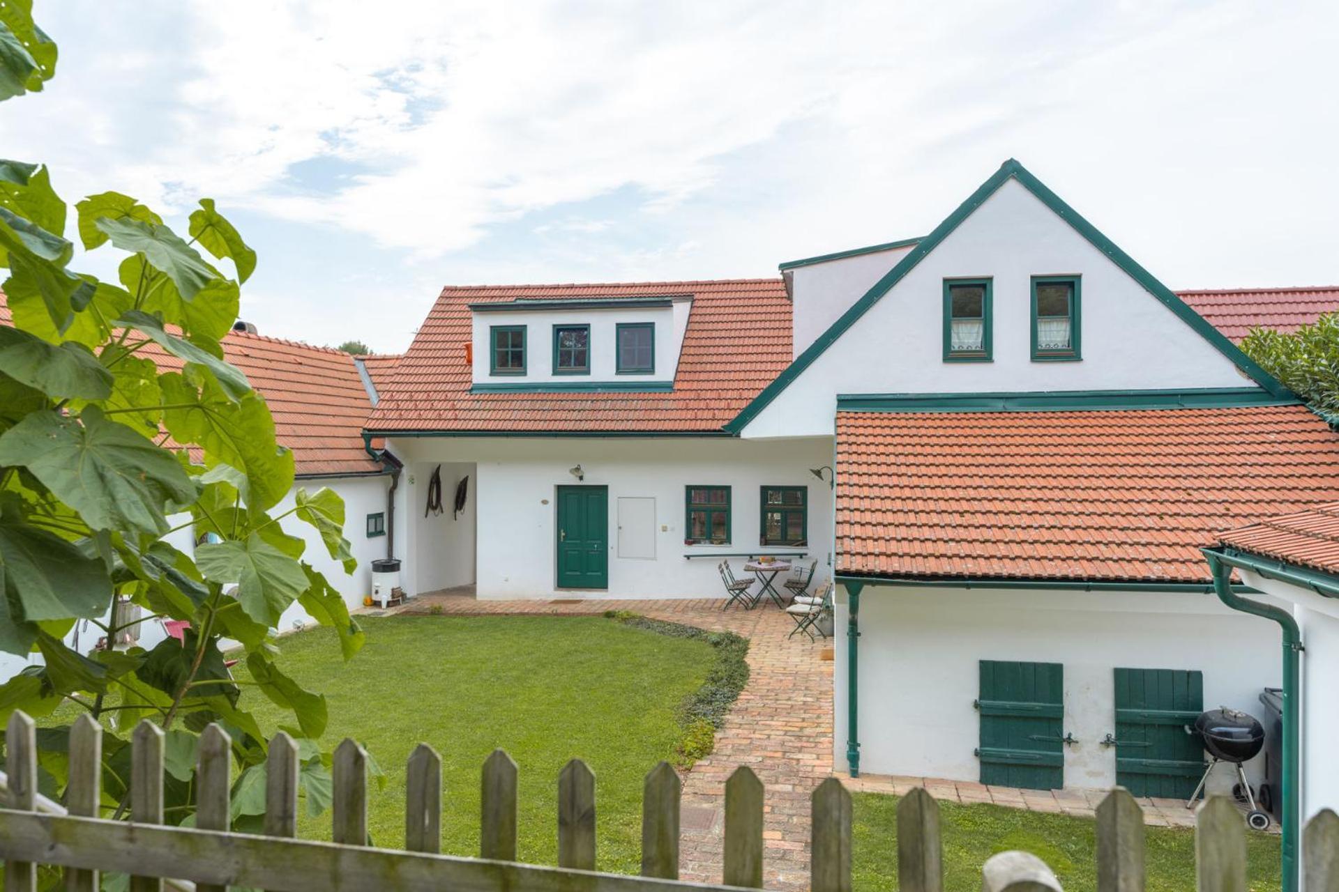 Winzerhof Kuessler - Weinviertel Hotell Stillfried Exteriör bild