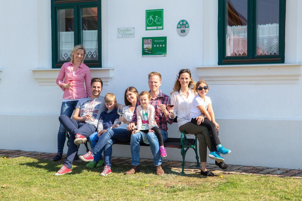 Winzerhof Kussler - Weinviertel Hotell Stillfried Exteriör bild