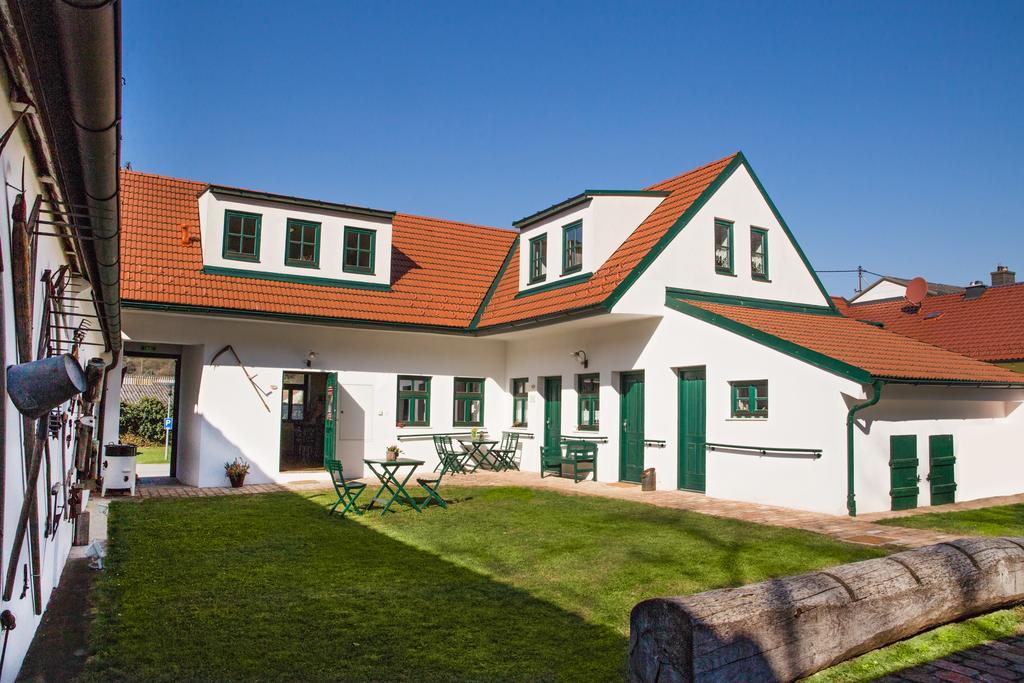 Winzerhof Kuessler - Weinviertel Hotell Stillfried Exteriör bild