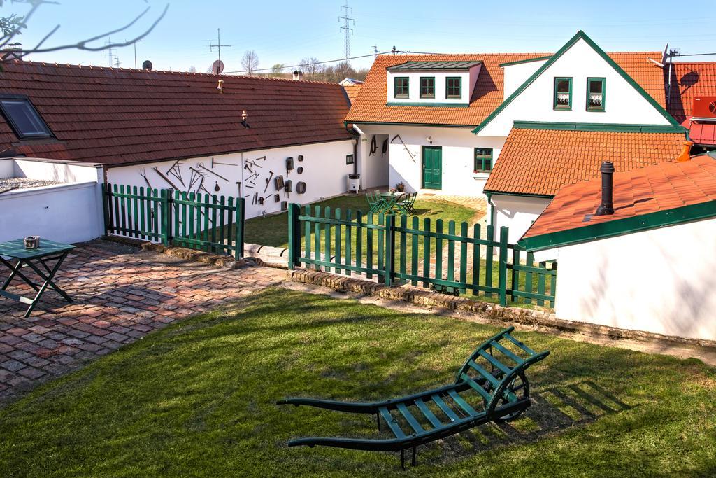 Winzerhof Kuessler - Weinviertel Hotell Stillfried Exteriör bild